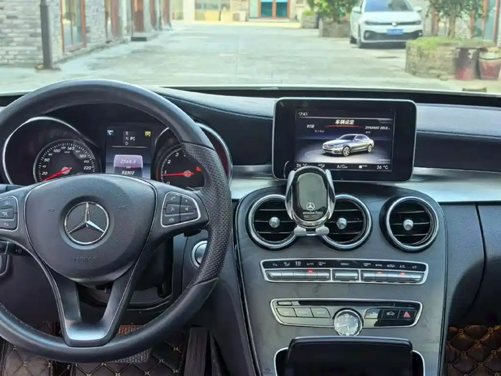 Mercedes-Benz C-Class — миниатюра 6