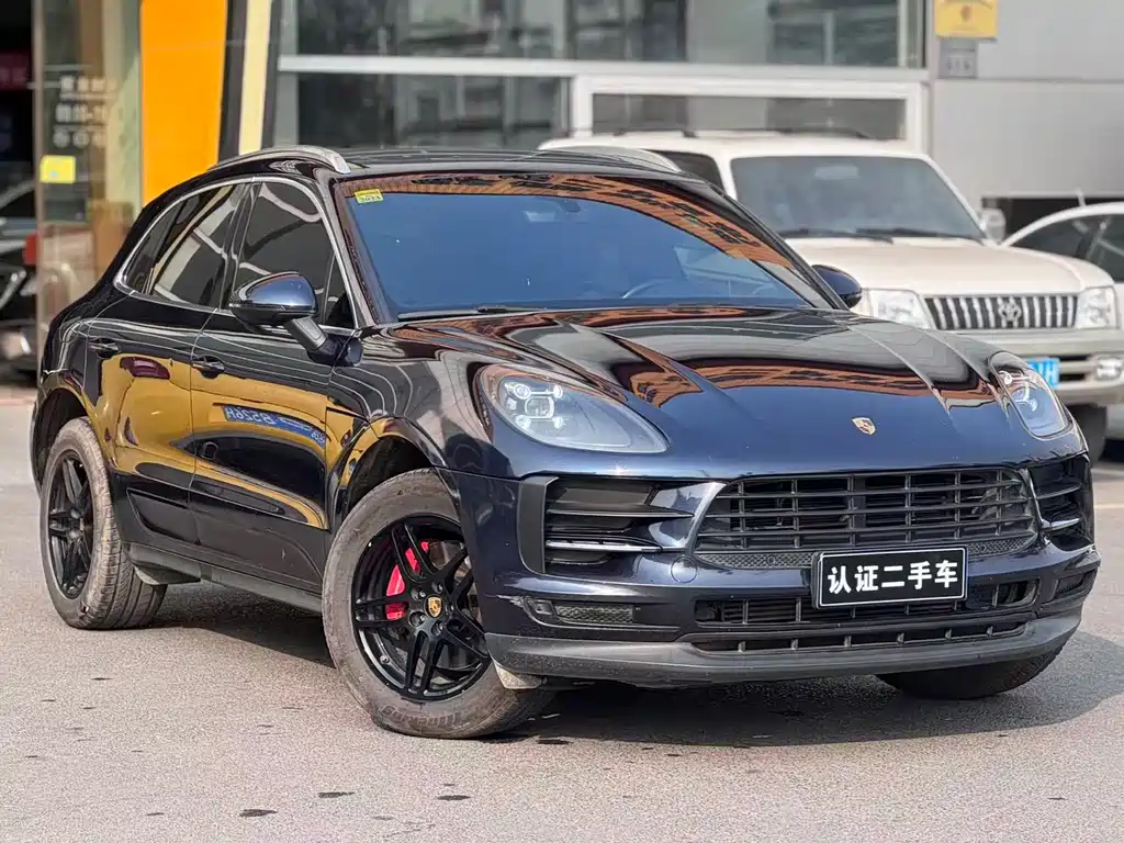 PORSCHE MACAN
