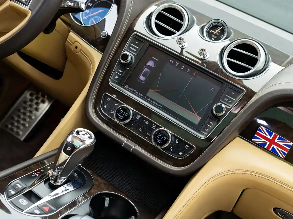 Bentley Bentayga — миниатюра 18