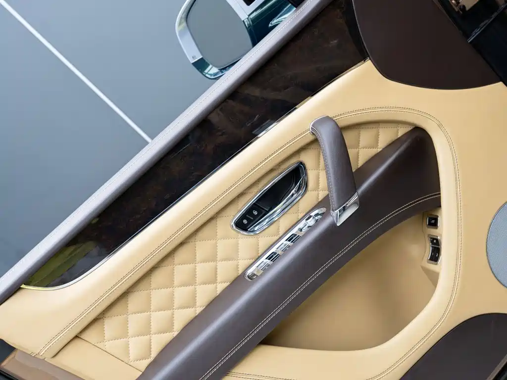 Bentley Bentayga — миниатюра 8