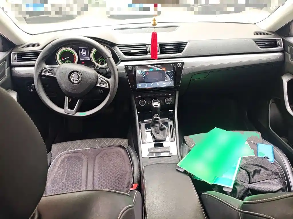 Skoda Superb — миниатюра 5