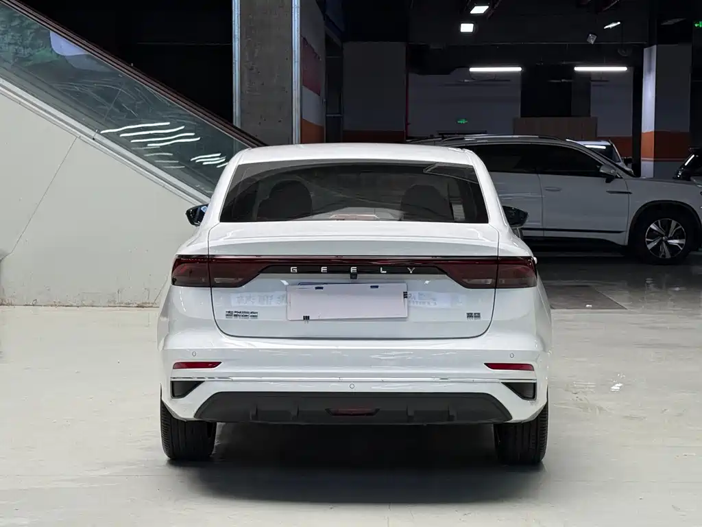 Geely Emgrand — миниатюра 6