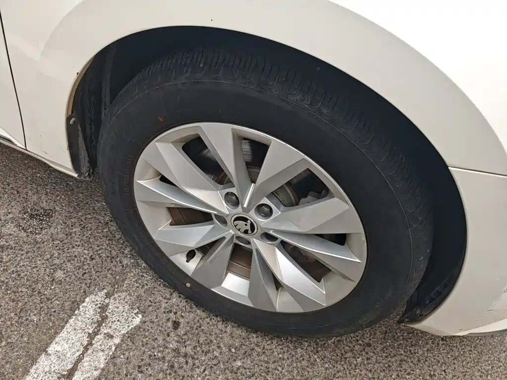 Skoda Superb — миниатюра 24