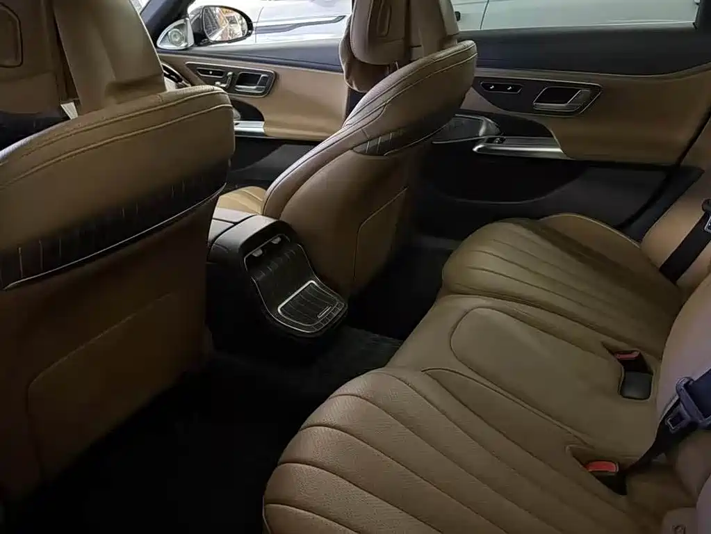 Mercedes-Benz E-Class — миниатюра 14