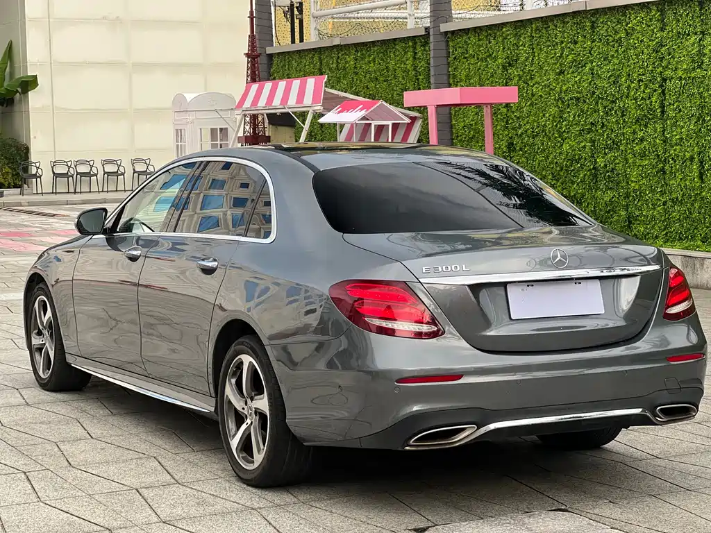 Mercedes-Benz E-Class — миниатюра 4