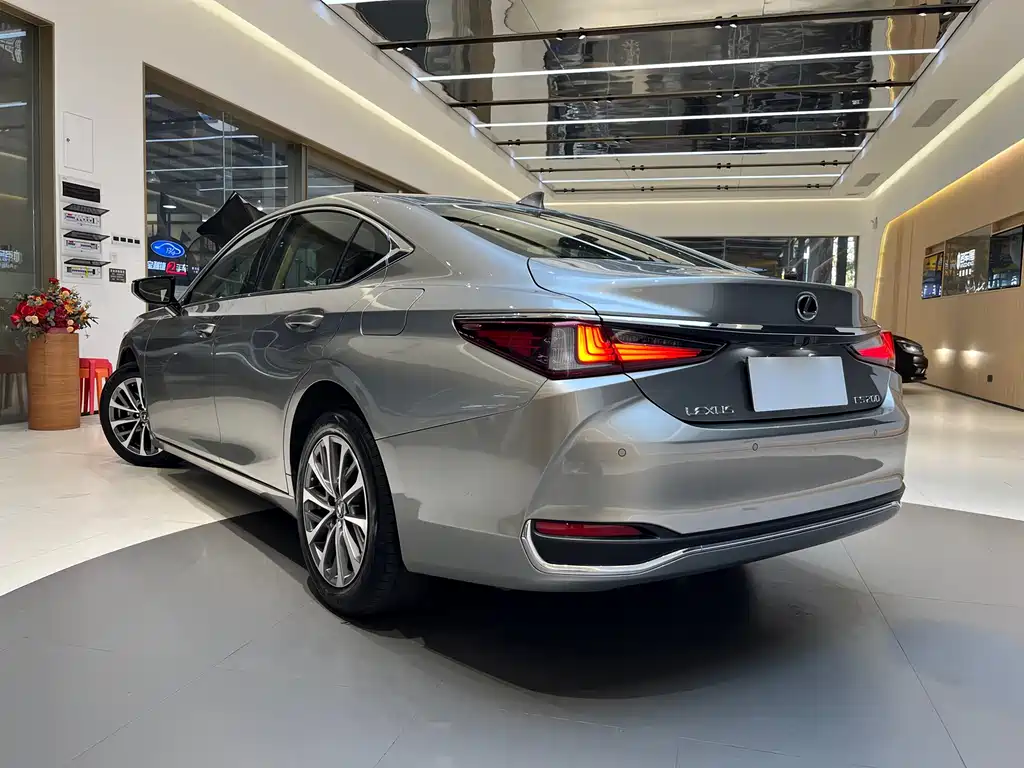 Lexus ES 2023 200