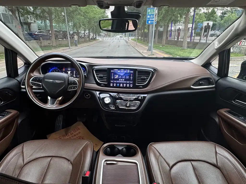 Chrysler Grand Voyager (Import) — миниатюра 8