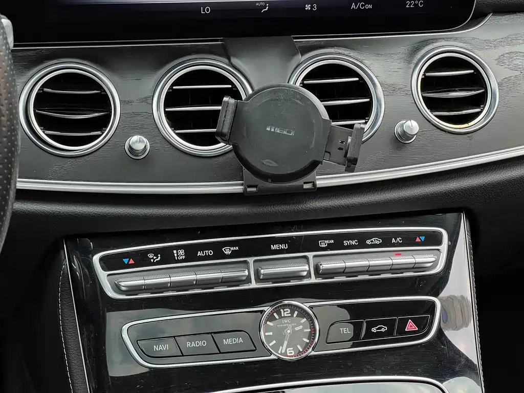 Mercedes-Benz E-Class — миниатюра 20