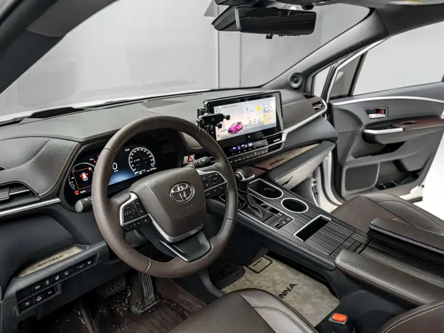 Toyota Granvia — миниатюра 18
