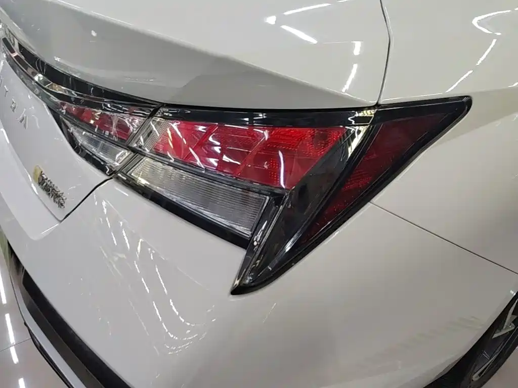 Hyundai Elantra — миниатюра 8