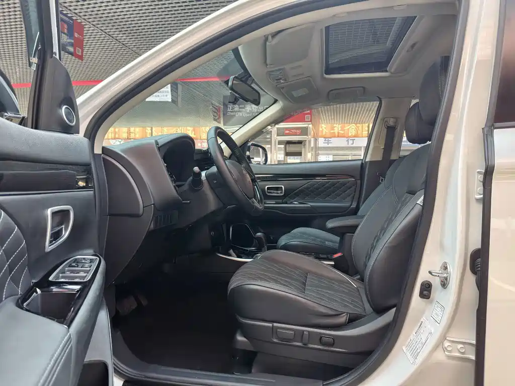 Mitsubishi Outlander — миниатюра 9