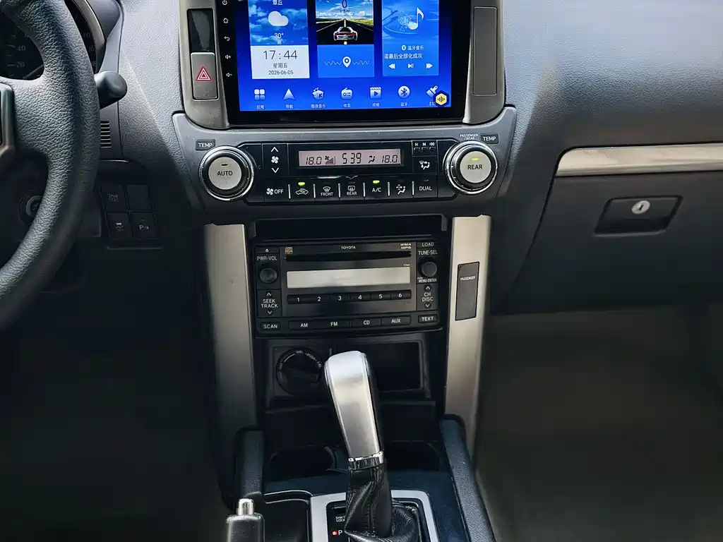 Toyota Land Cruiser Prado 2010 2.7L AT Luxury