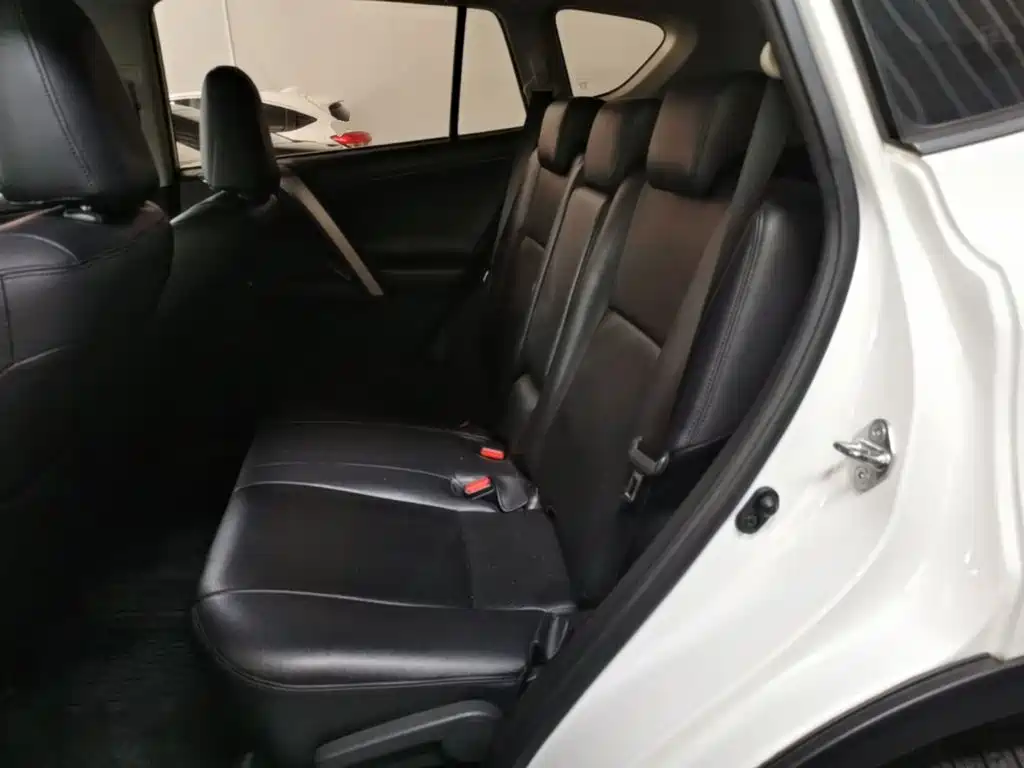 Toyota RAV4 — миниатюра 17