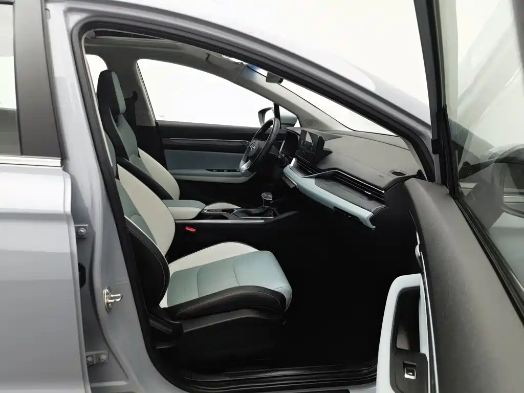 Geely Emgrand S — миниатюра 23