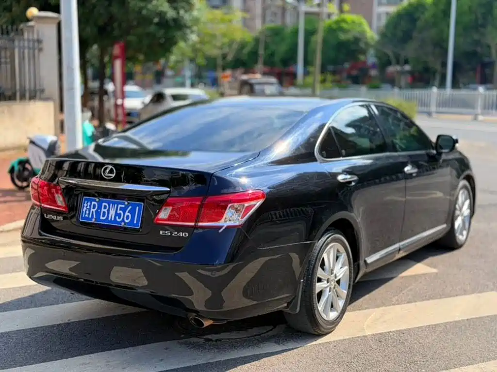 Lexus ES — миниатюра 4