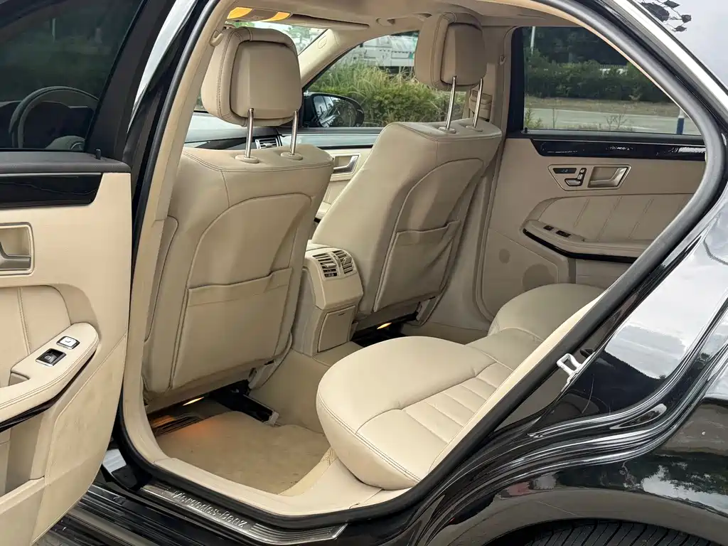 Mercedes-Benz E-Class — миниатюра 13