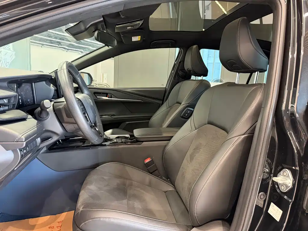 Toyota Camry — миниатюра 11
