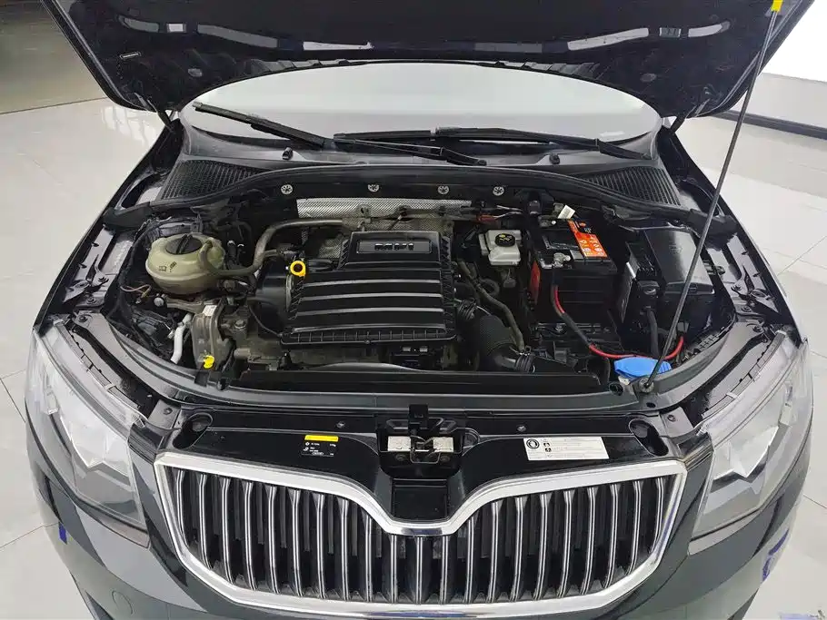 Skoda Octavia 2016 1.6L MT