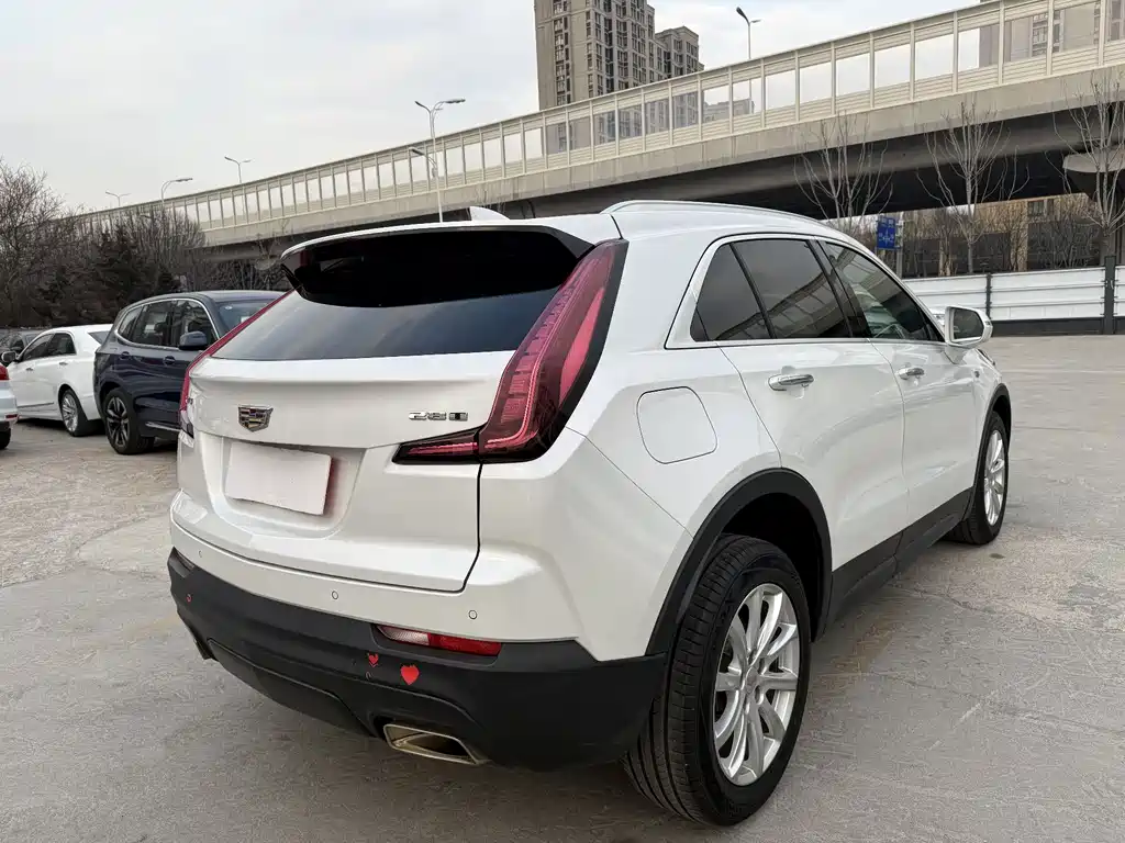 CADILLAC XT4