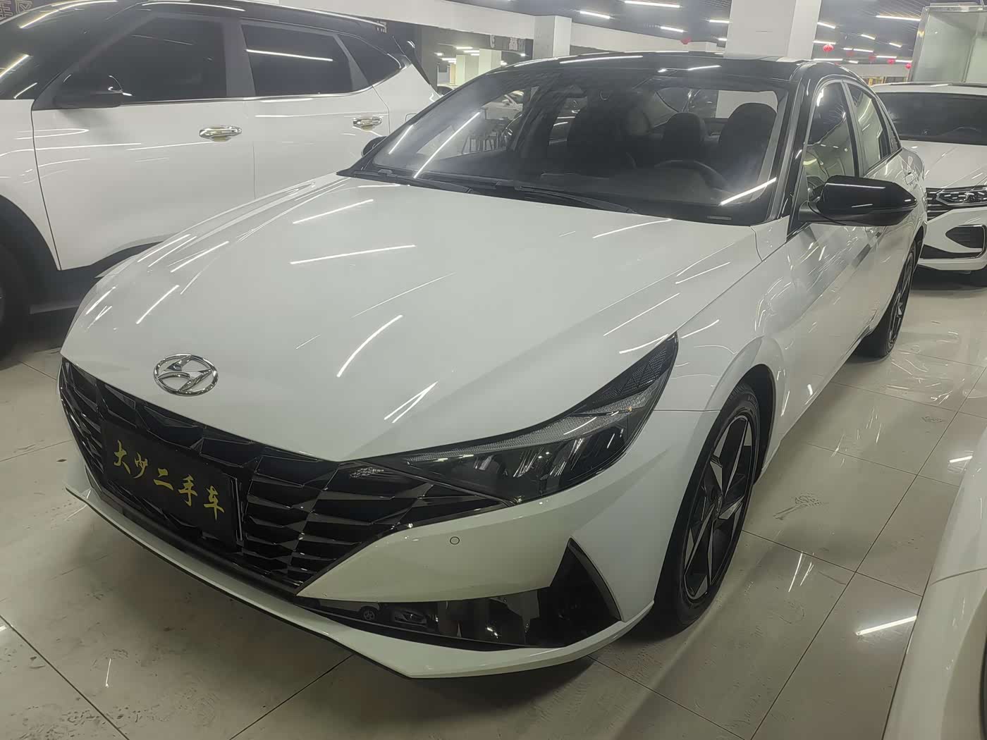 Hyundai Elantra 1.5 л 2022 г. Белый, пробег 20000 км