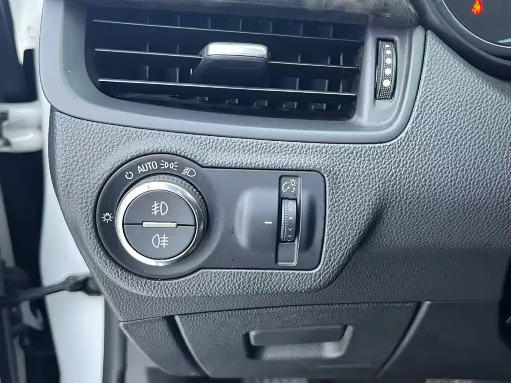 Buick Envision Plus — миниатюра 5
