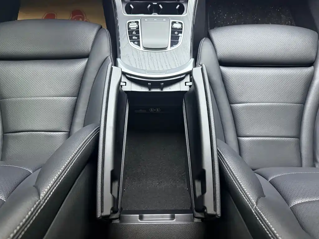 Mercedes-Benz C-Class — миниатюра 13