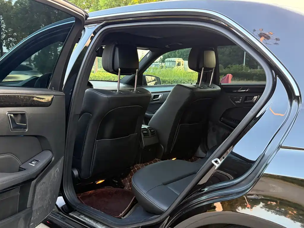Mercedes-Benz E-Class — миниатюра 12