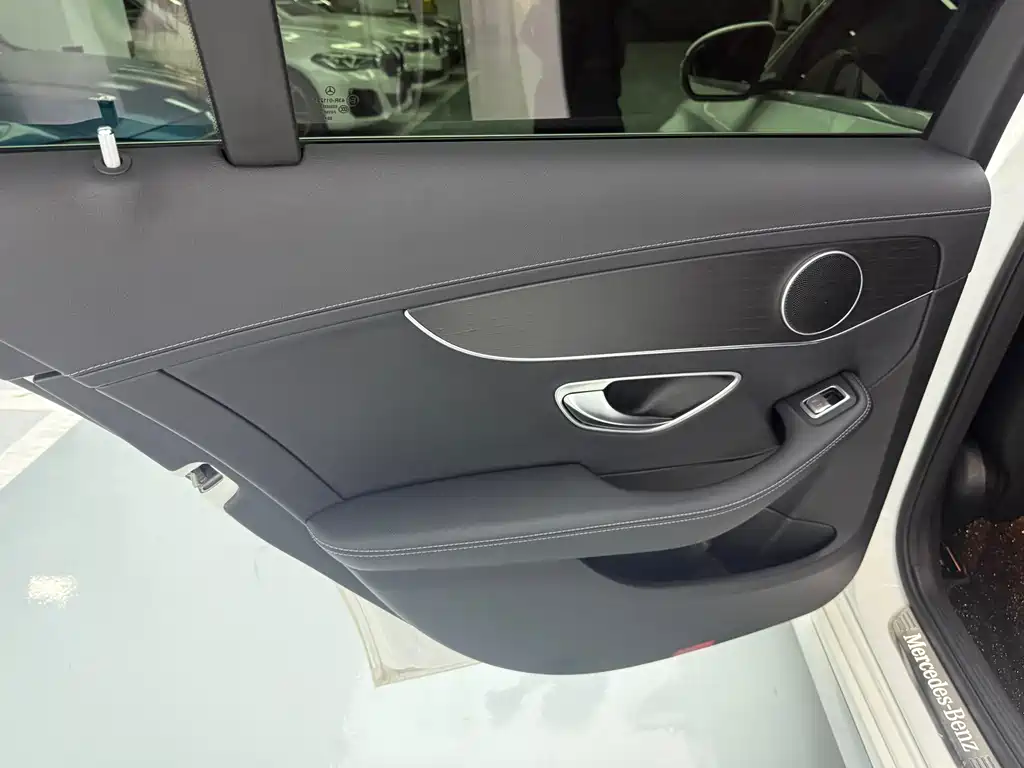 Mercedes-Benz C-Class — миниатюра 15