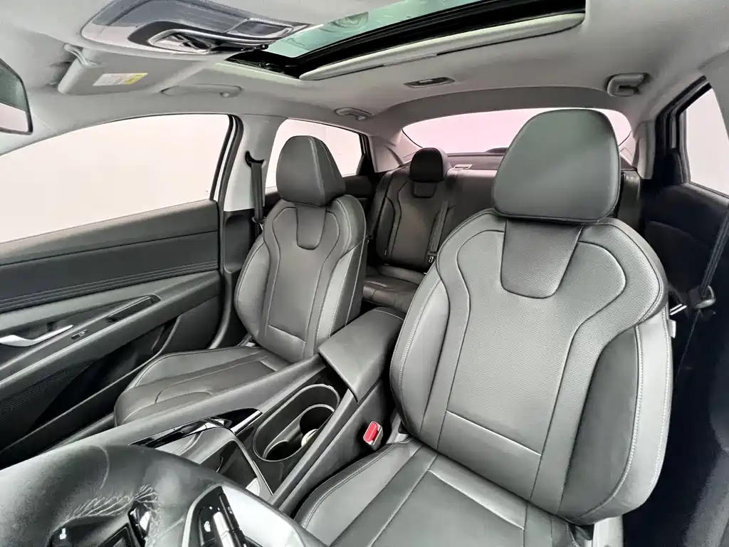 Hyundai Elantra — миниатюра 12