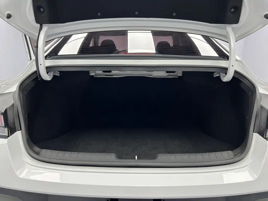 Hyundai Elantra — миниатюра 17