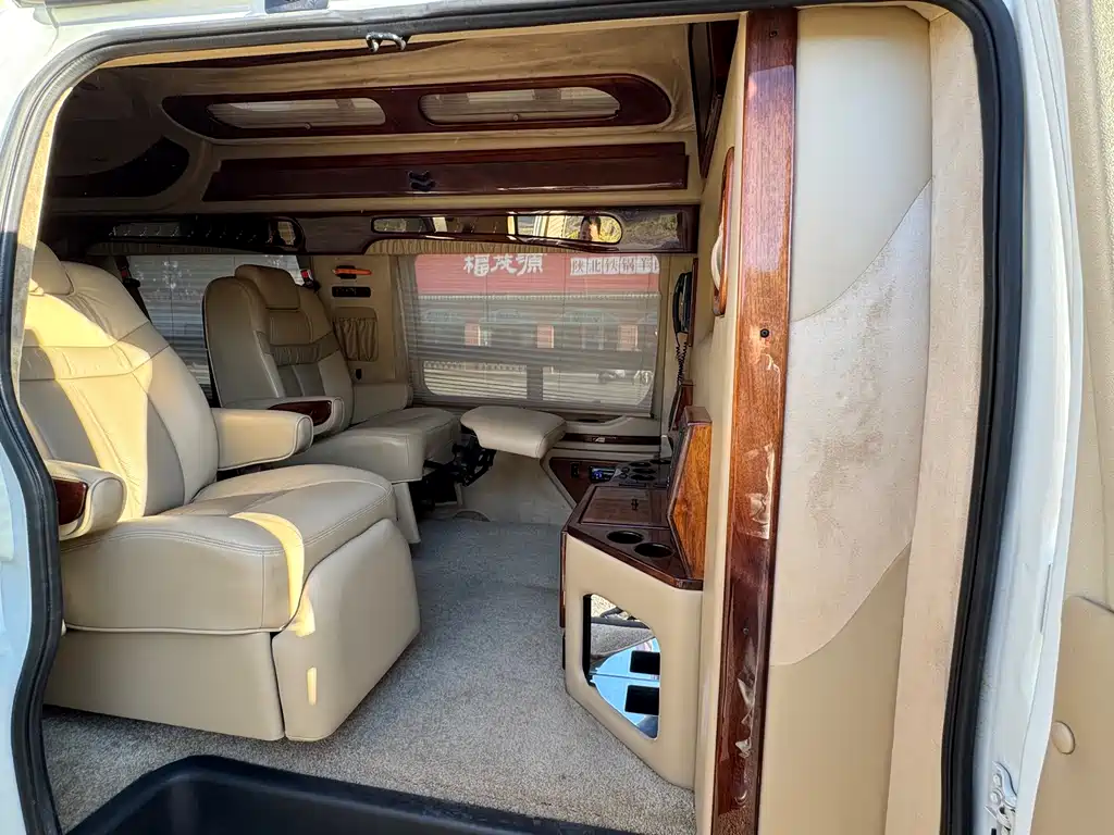GMC Savana 2011 6.0L 10 мест