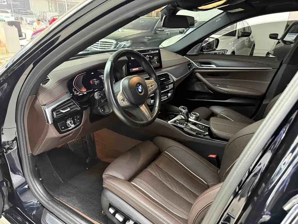BMW 5 Series — миниатюра 8