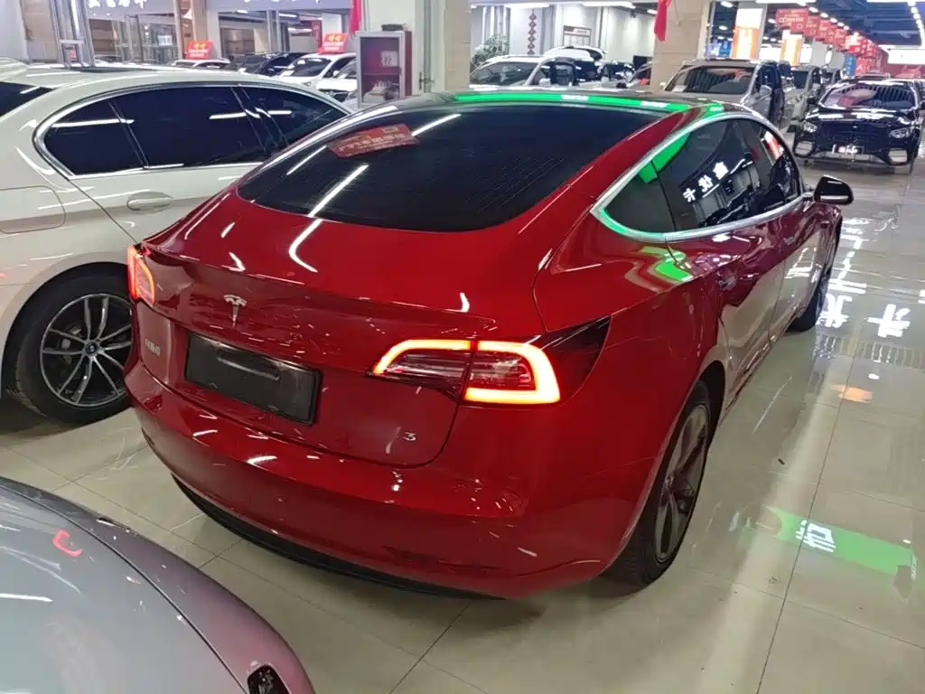 Tesla Model 3 — миниатюра 7