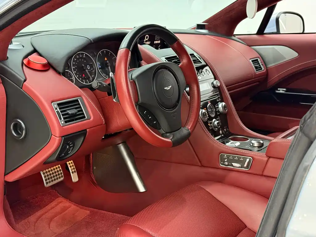 Aston Martin Rapide — миниатюра 12