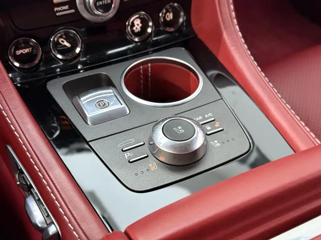 Aston Martin Rapide — миниатюра 22