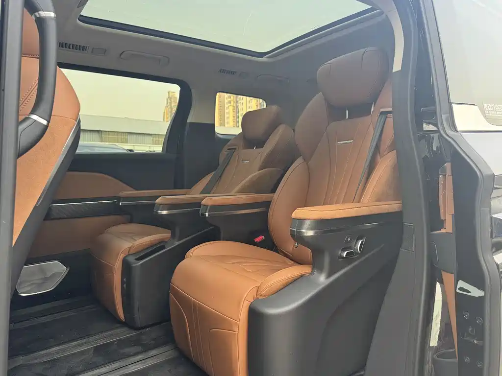 Hongqi HQ9 PHEV 2024 2.0T