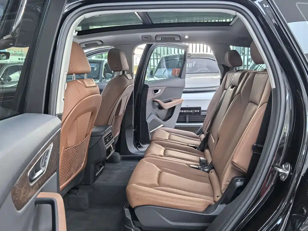 Audi Q7 — миниатюра 10