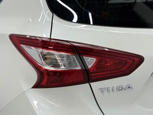 NISSAN TIIDA