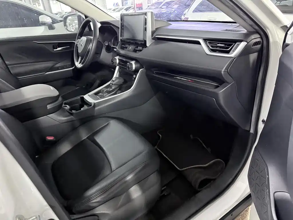 Toyota RAV4 — миниатюра 3