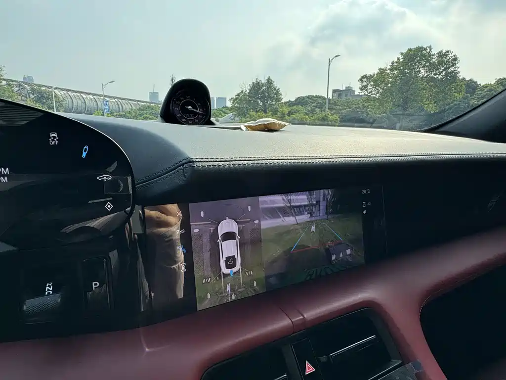 Porsche Taycan — миниатюра 17