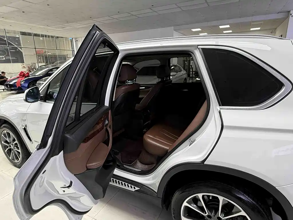 BMW X5 (Import) — миниатюра 17