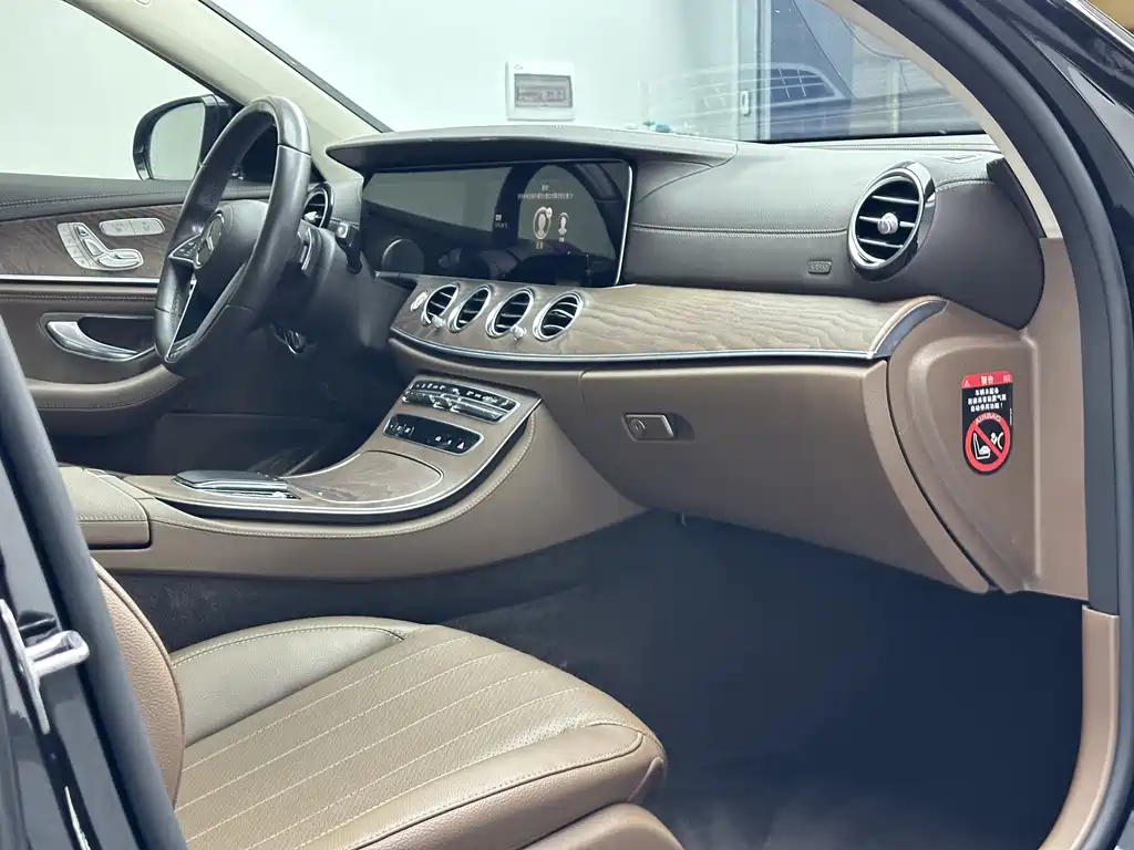 Mercedes-Benz E-Class — миниатюра 17