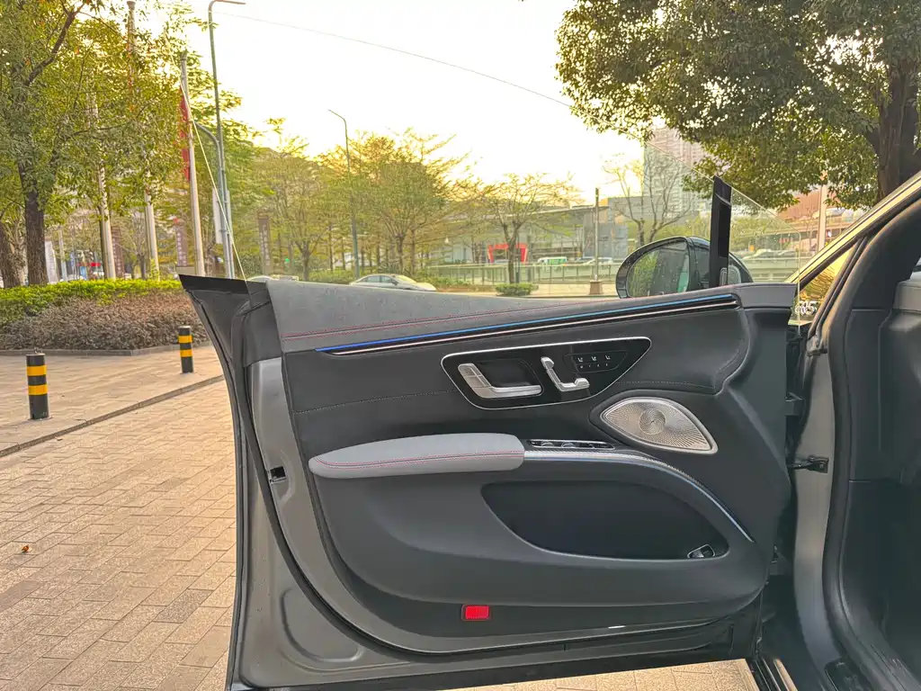 MERCEDES-BENZ EQS AMG