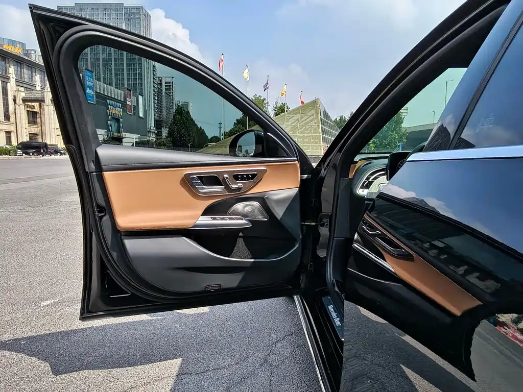 Mercedes-Benz E-Class — миниатюра 12