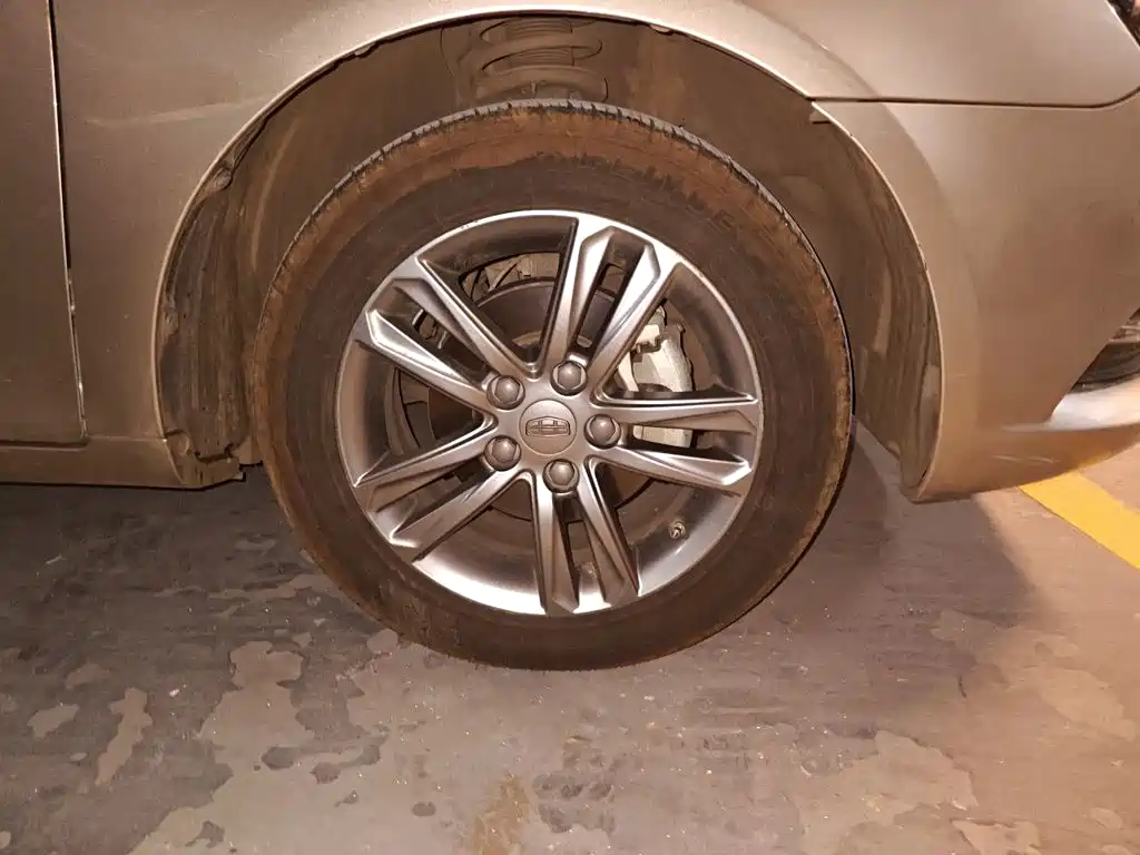 Geely Emgrand — миниатюра 8