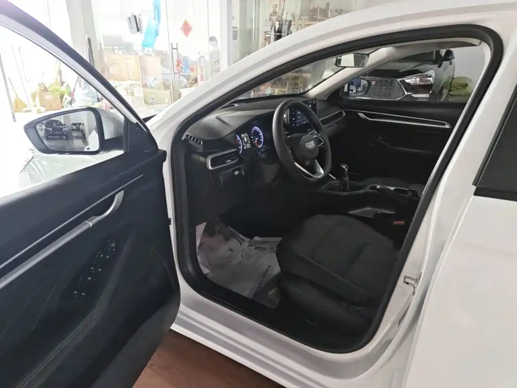 Geely Emgrand — миниатюра 16