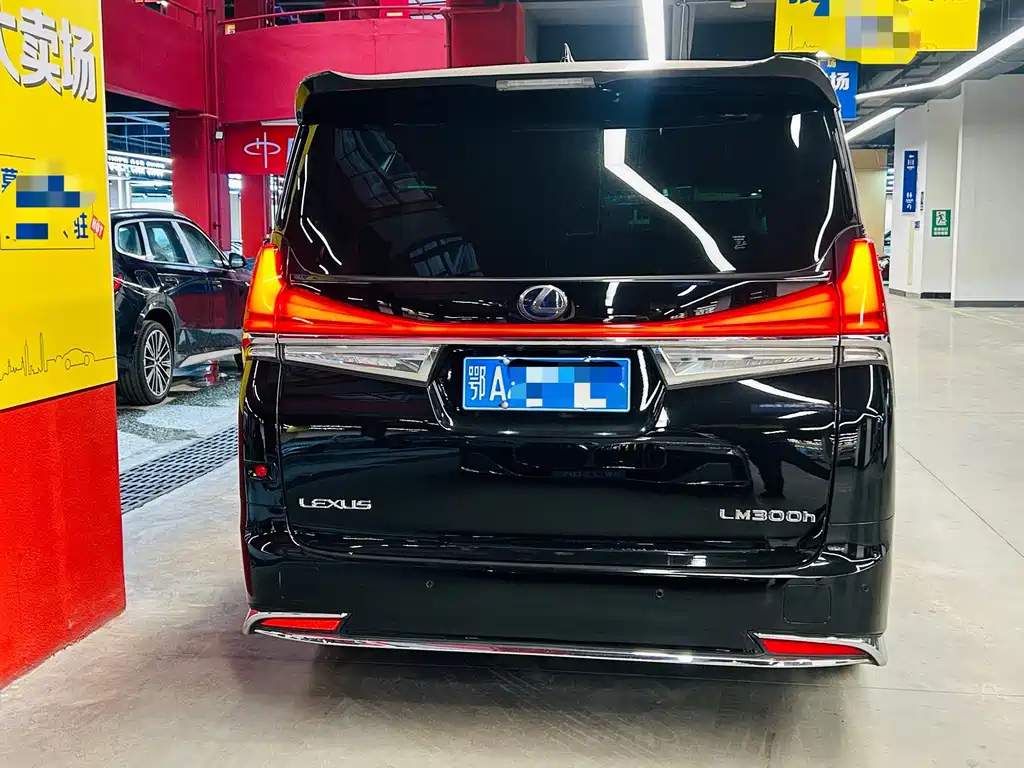 Lexus LM — миниатюра 5