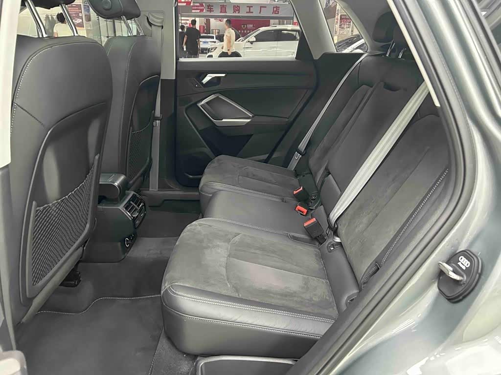 Audi Q3 1.4 л 2022 г. Зелёный, пробег 22000 км