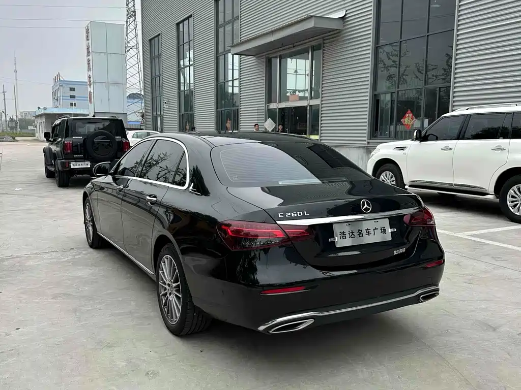 Mercedes-Benz E-Class — миниатюра 9