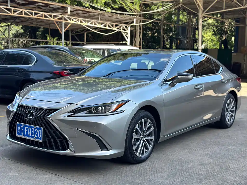Lexus ES 2024